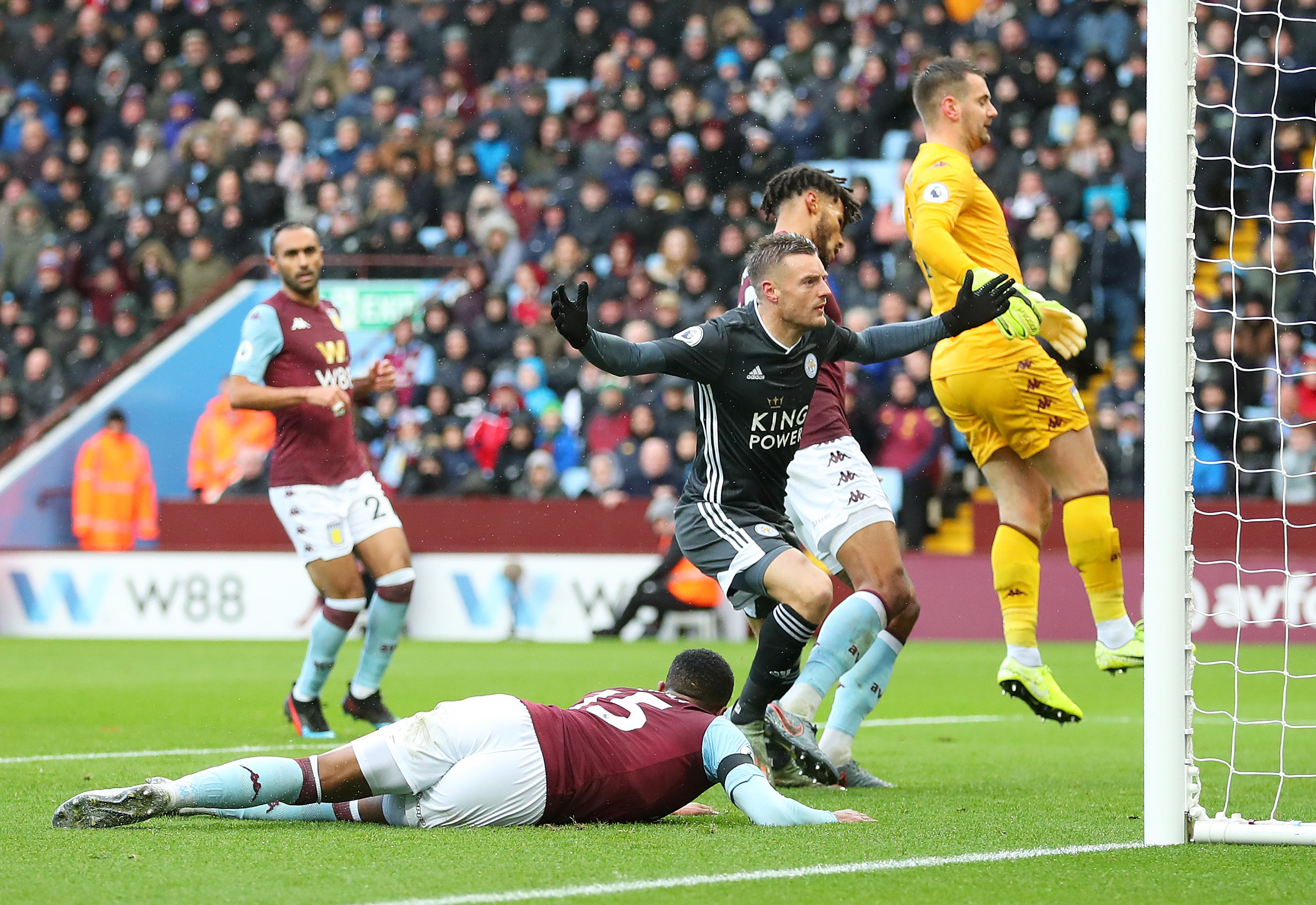 背景迥异的 背景迥异的